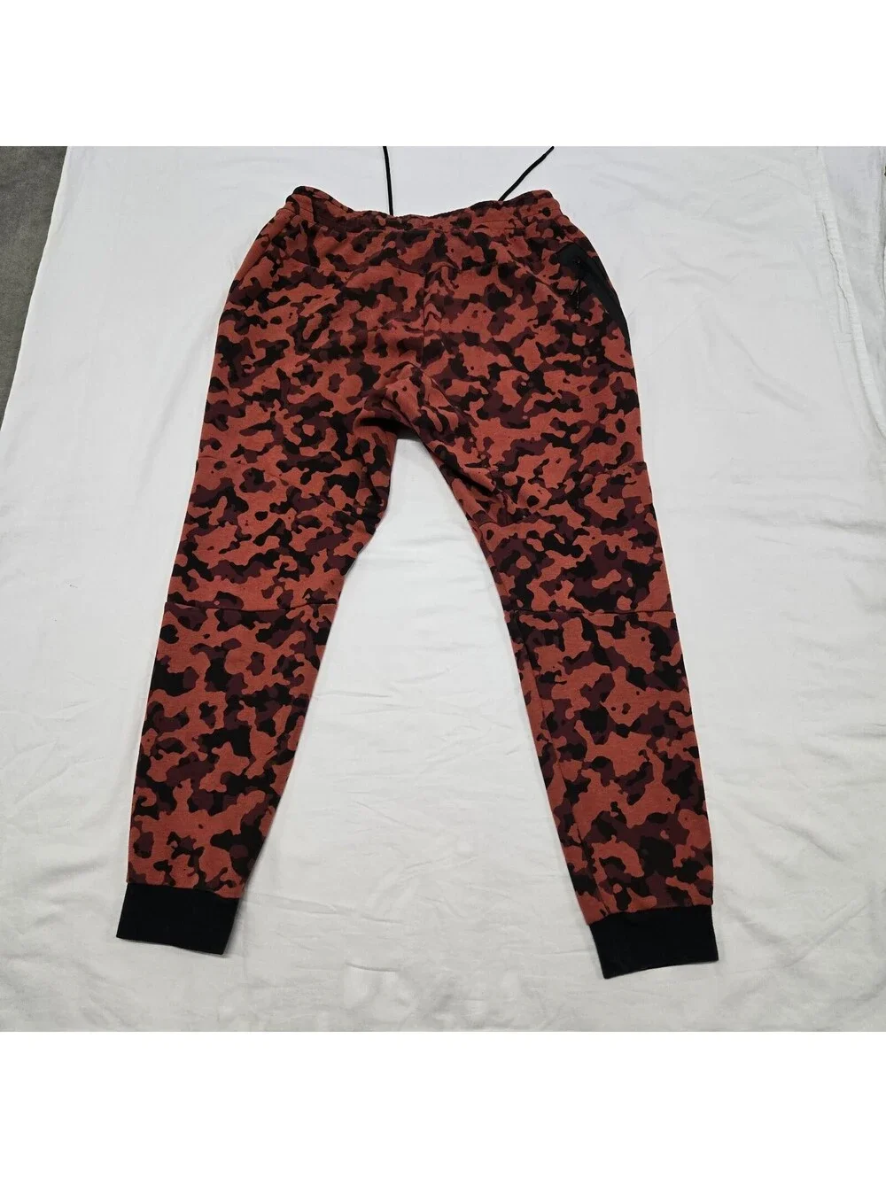 Size MEDIUM Nike Sportswear Tech Fleece Camo Jogger Pants Red Black CJ5981-603